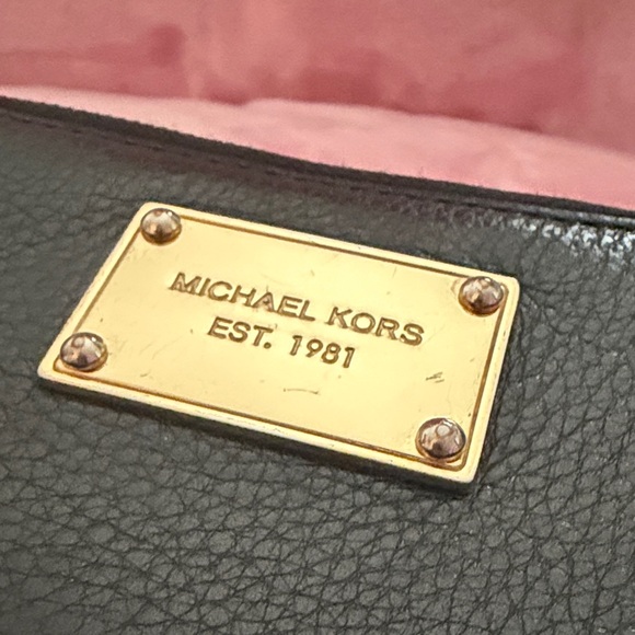 Michael Kors Jet Set Black Pebbled Leather Wristlet - Picture 2 of 10